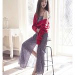 板野友美、「大人の肌見せスタイル」がテーマのワンピースを着こなし「ともちんが作るお洋服、楽しみです」