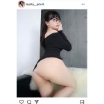 くりえみ、黒ニットからはみ出た美尻の透明感に釘付け！