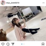 #ババババンビ 岸みゆ、キュン死寸前の絶対領域×ハーフツインショット公開！