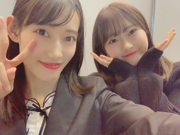 AKB48 黒須遥香、まるでオンライン面接のようなスーツ姿を披露！「スーツ似合う！」「入社してほしい人生でした」