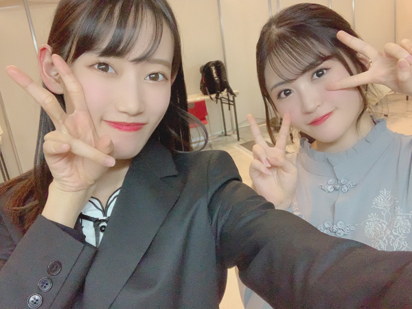 AKB48 黒須遥香、まるでオンライン面接のようなスーツ姿を披露！「スーツ似合う！」「入社してほしい人生でした」