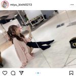 #ババババンビ 岸みゆ、キュン死寸前の絶対領域×ハーフツインショット公開！