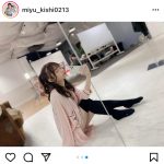 #ババババンビ 岸みゆ、キュン死寸前の絶対領域×ハーフツインショット公開！