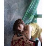 松本まりか、挑発的な視線で見つめる魅惑のバックショット！「さすがまりかさん」