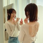 HKT48 森保まどか、背中開きのトップスを鏡越しで披露！「後ろ姿がお綺麗！」「美人過ぎて眩しいです」