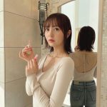 HKT48 森保まどか、背中開きのトップスを鏡越しで披露！「後ろ姿がお綺麗！」「美人過ぎて眩しいです」