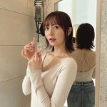 HKT48 森保まどか、背中開きのトップスを鏡越しで披露！「後ろ姿がお綺麗！」「美人過ぎて眩しいです」