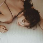 永尾まりや、オトナな眼差しで見つめる下着ショット公開！
