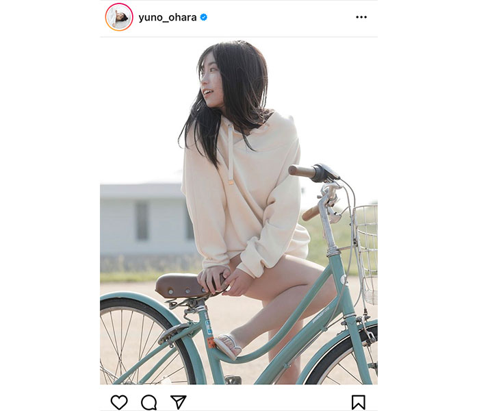 大原優乃、ついに漕げるように！？自転車越しの美脚に反響！