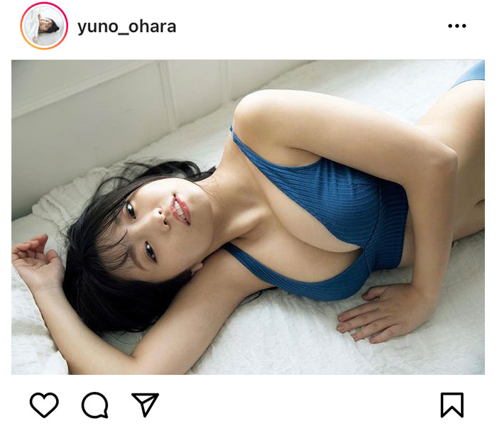 大原優乃、寝転びグラビアで魅せる美バストに反響！「超可愛すぎるわ」