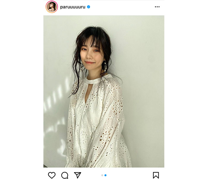 島崎遥香、白のワントーンコーデで大人カワイイオフショット！「昼間から天使が舞い降りた、、」