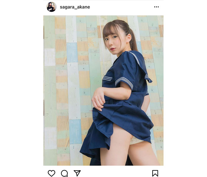 相良朱音、紺色セーラー服でパンチラショット！「素晴らしいアングルです！」