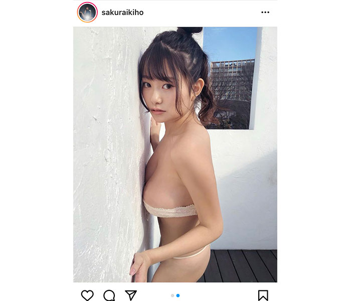 桜井木穂、水着からハミ出る圧巻の爆乳ショット！