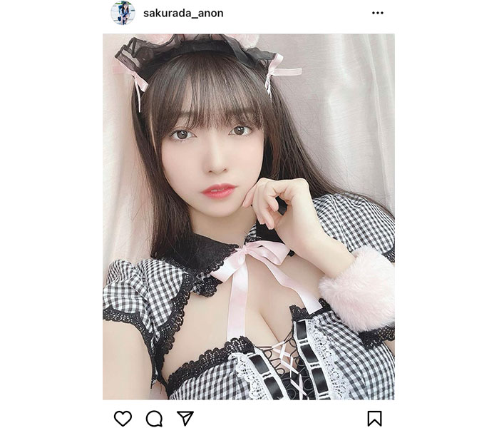 桜田愛音、メイドコスプレで魅せる透明美肌！