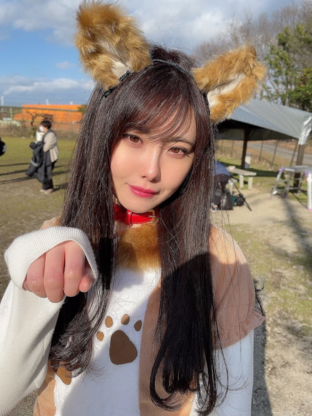 SKE48 谷真理佳がロケで犬のコスプレ披露！“お手”のポーズに「可愛さの限界超えた」