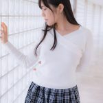 田中みか、スカートめくりレース地のランジェリーを披露「チラじゃないか」