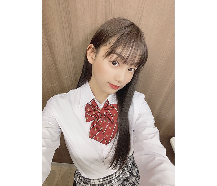 吉澤遥奈、制服姿の自撮りショットにファン歓喜「マジで可愛い！」