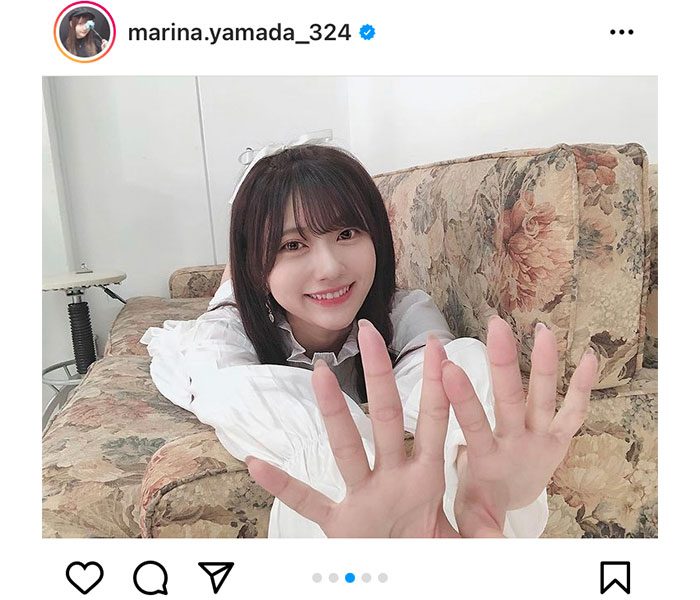 山田麻莉奈、天使級に可愛い白衣装オフショットを公開！