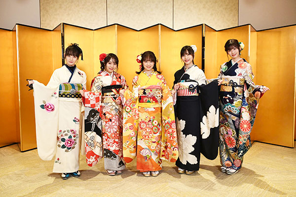 AKB48成人式が約2カ月遅れで開催！坂口渚沙、横山結衣らがこれからの意気込みを語る！
