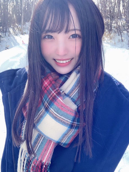 由良ゆら、雪原で制服のシャツを全開！ギャップがたまらない「これがこう」ショット公開