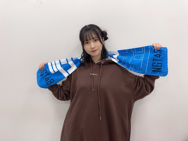 NGT48 對馬 優菜子、メンバーカラーの新グッズを紹介！「即買いさせてもろて」