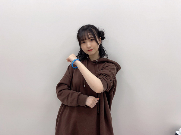 NGT48 對馬 優菜子、メンバーカラーの新グッズを紹介！「即買いさせてもろて」