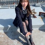 藤川らるむ、現役制服で魅せる圧倒的”美脚”ショットに歓喜の声「美少女が過ぎる…」
