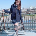 藤川らるむ、現役制服で魅せる圧倒的”美脚”ショットに歓喜の声「美少女が過ぎる…」