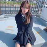 藤川らるむ、現役制服で魅せる圧倒的”美脚”ショットに歓喜の声「美少女が過ぎる…」