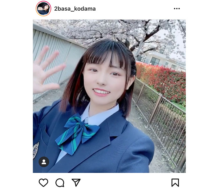 葉月つばさ、桜をバックに笑顔の制服動画を公開「爽やか」「可愛さ半端ない」