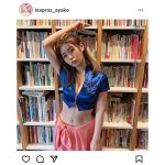 井口綾子、くびれと腹筋で見せる「ONE PIECE」ロビンのコスプレ披露！
