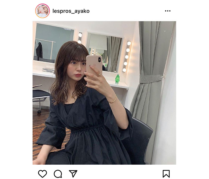 井口綾子、黒ブラウスの“大人コーデ”に歓喜の声！「素敵女子」「めちゃ似合ってます」