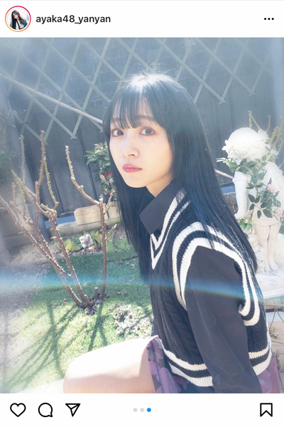 NMB48 山本彩加、ミニスカから美脚アピール！「毎日神々しい」