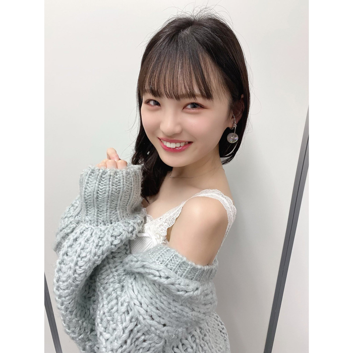 NMB48 新澤菜央、肩見せあざとコーデでファンを悩殺！「肩が細くてセクシー」