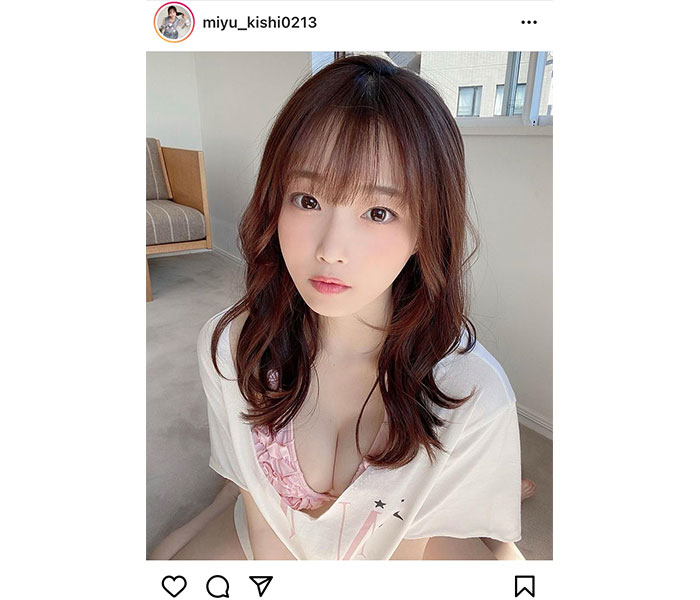 #ババババンビ 岸みゆ、美乳チラ見せの大人ショットに歓喜の声！「心鷲掴みされた」