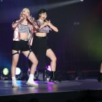 元STU48 森香穂、透明素肌際立つ赤ビキニで癒しのスマイル