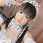 松本ひかる、ゴスロリメイド風衣装で下乳披露！