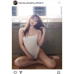 奥山かずさ、白水着で魅せる“完璧美ボディ”