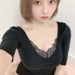 大嶋みく、上目遣いで見つめる美バストショット公開！「朝からセクシー」