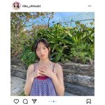 大槻りこ、ワンピースの裾広げ美脚全開！全身から伝わる透明素肌に魅了