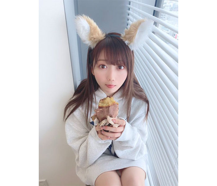 ＝LOVE 大谷映美里、両手で焼き芋頰張る“みりぎつね”ショットが可愛すぎる！