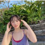 大槻りこ、ワンピースの裾広げ美脚全開！全身から伝わる透明素肌に魅了