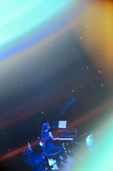 大塚 愛、ピアノ弾き語りライブ終幕！「星」と「水」をテーマにしたセットリストで別世界の空間に誘う