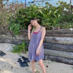 大槻りこ、ワンピースの裾広げ美脚全開！全身から伝わる透明素肌に魅了