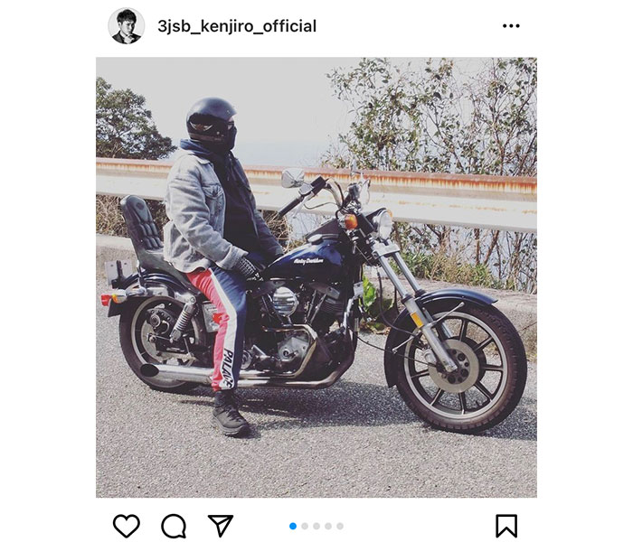 三代目JSB 山下健二郎、バイクにまたがる番組オフショットに反響！「後ろに乗せてもらいたい」