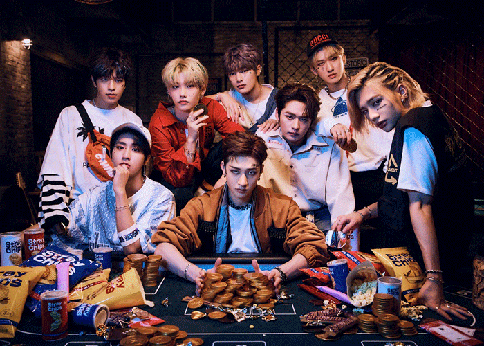 Stray Kids、日本デビュー1周年を記念したオンラインファンミーティング 『Stray Kids “STAYing Home Meeting” supported by au』の予告ポスタービジュアルを公開！