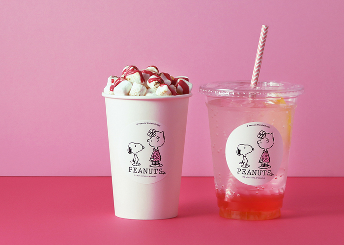 お花見にぴったり！スヌーピーとサリーのアート入り“さくらドリンク”が「PEANUTS Cafe 中目黒」に登場！