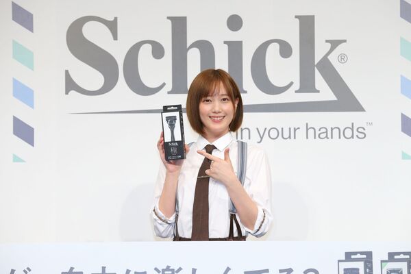 Schick 極 新CM発表会 本田翼が初のバーバーの店主姿で登場！