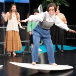 女子プロサーファー前田マヒナと野呂玲花が吉本興業に所属を発表！