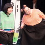 女子プロサーファー前田マヒナと野呂玲花が吉本興業に所属を発表！